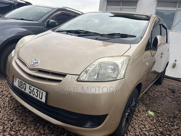 Toyota Passo Sette 1.5 AWD 2010 Gold