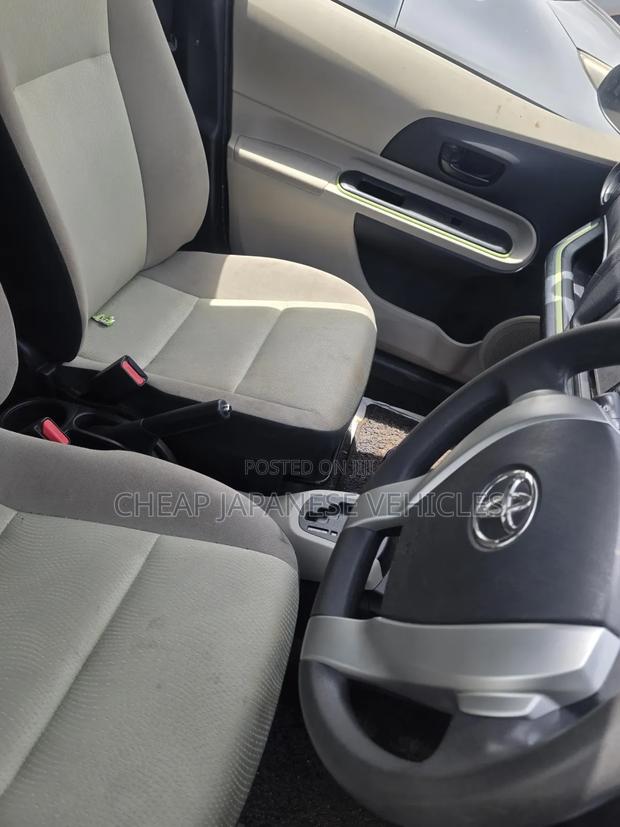 Toyota Aqua 2012 Gray