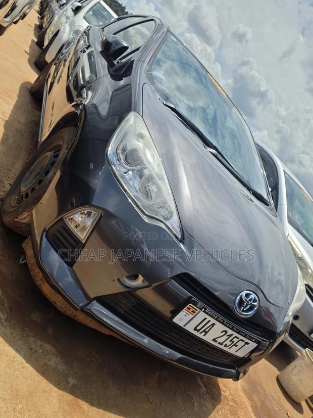 Toyota Aqua 2012 Gray