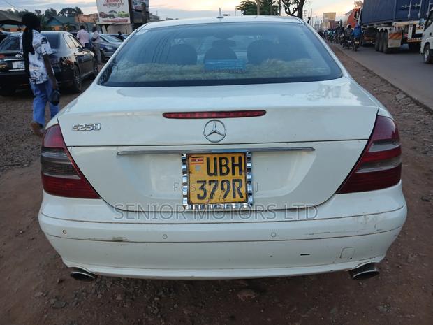 Mercedes-Benz E300 2009 White