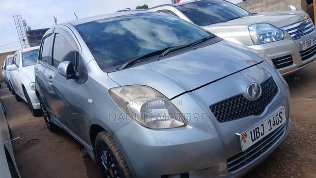 Toyota Vitz 2003 Silver