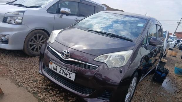 Toyota Ractis 2013