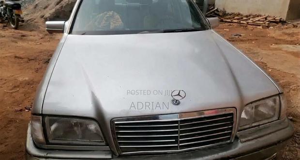 Mercedes-Benz C200 2010 Silver