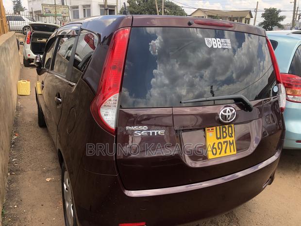 Toyota Passo Sette 2009 Burgundy