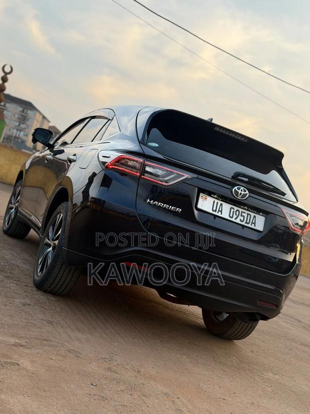 Toyota Harrier 2.0 2016 Black