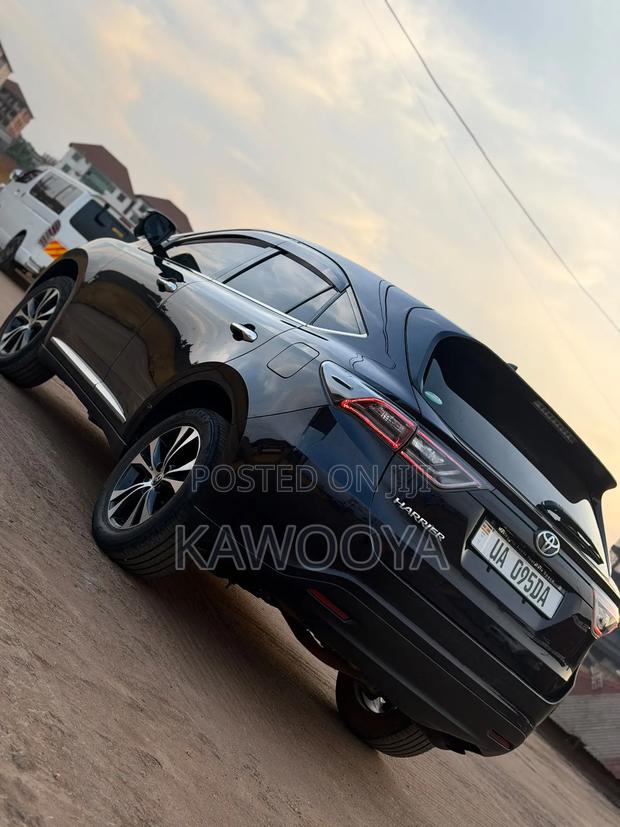 Toyota Harrier 2.0 2016 Black