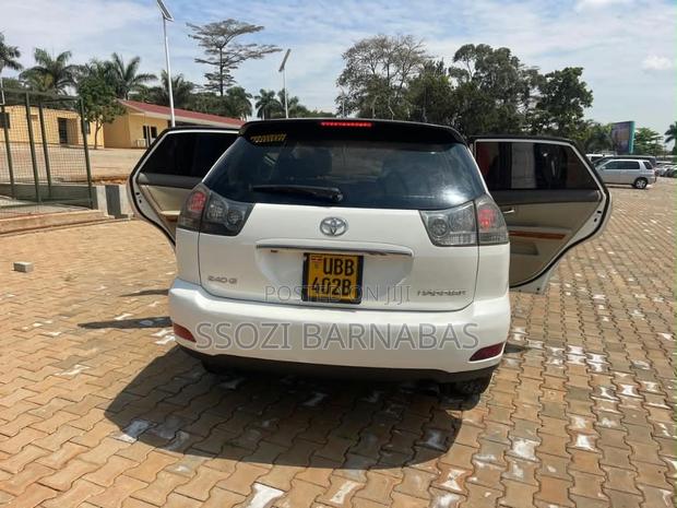 Toyota Harrier 2006 White