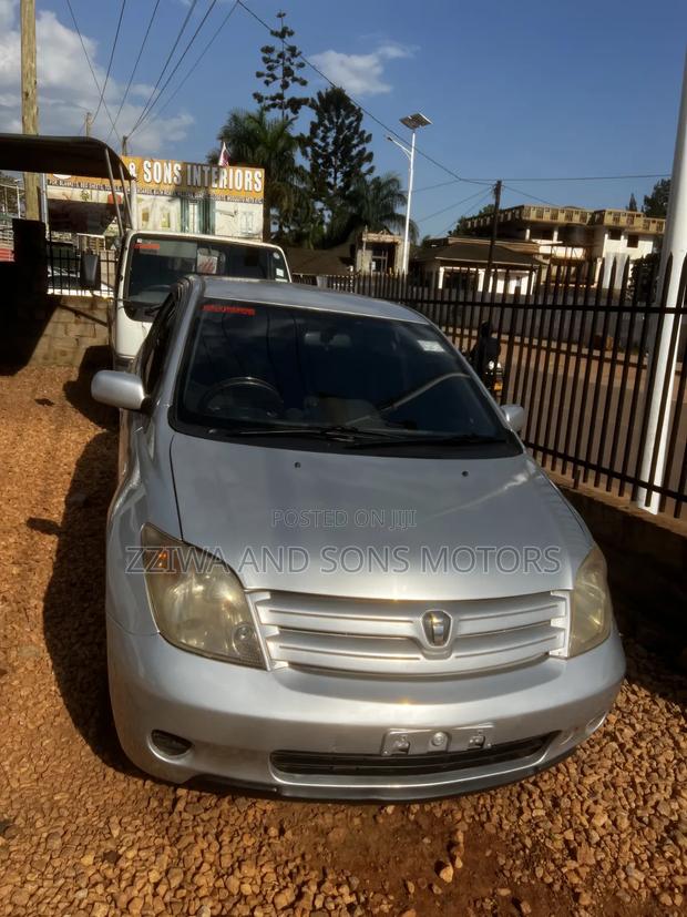 Toyota IST 2006 Silver