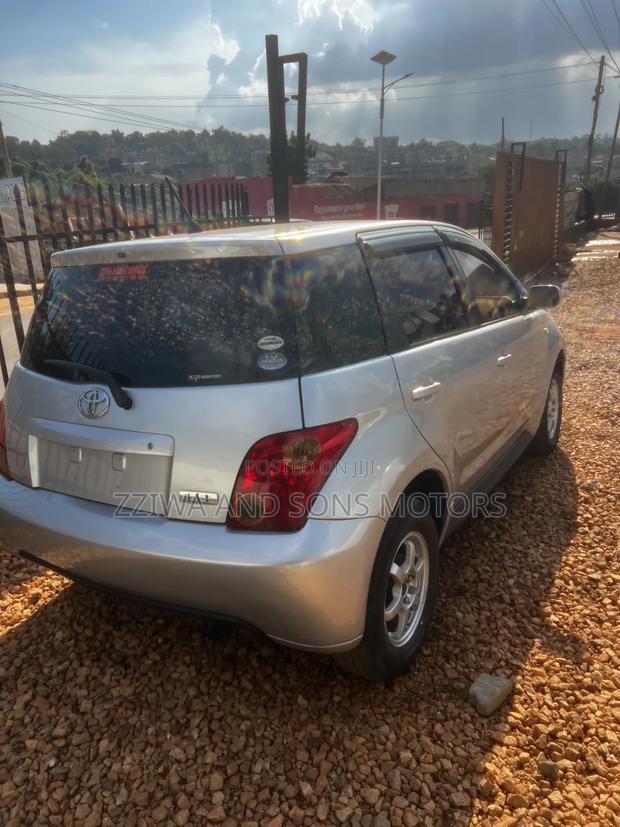 Toyota IST 2006 Silver