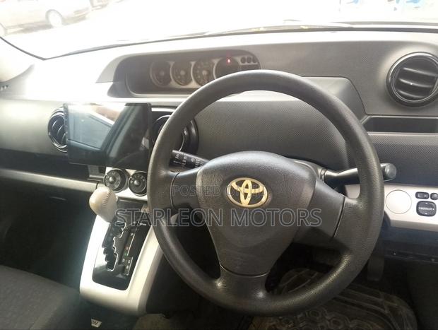 Toyota Corolla Rumion 2010 Black