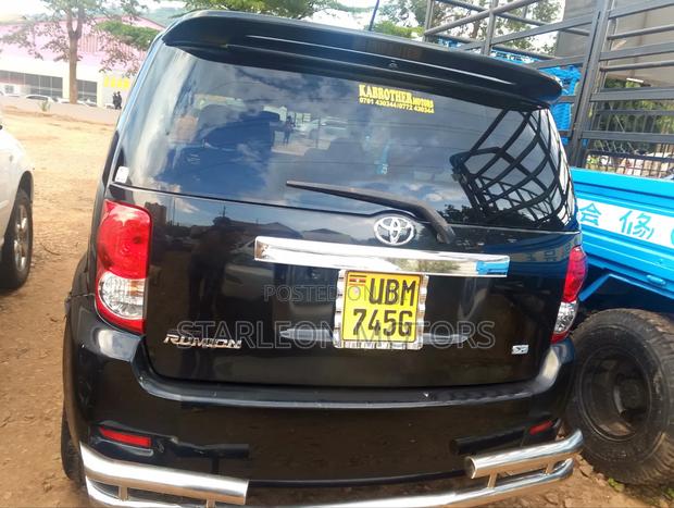 Toyota Corolla Rumion 2010 Black