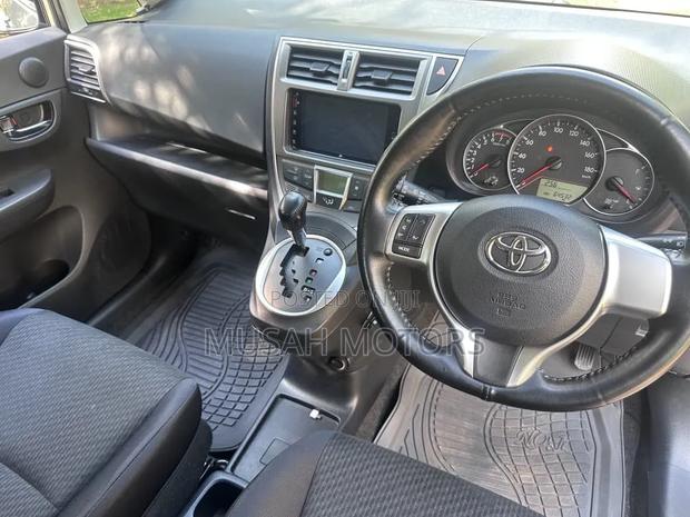 Toyota Ractis 2013 Silver