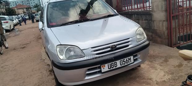 Toyota Raum 1999 Silver
