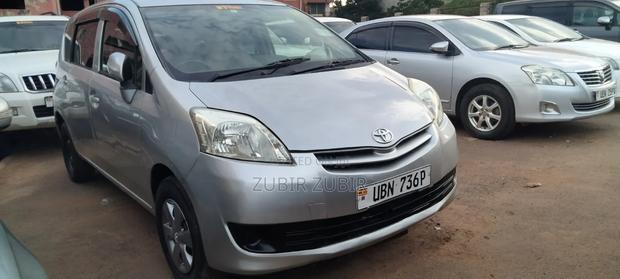 Toyota Passo Sette 2010 Silver
