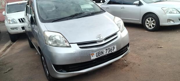 Toyota Passo Sette 2010 Silver
