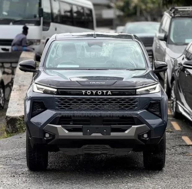 Toyota Hilux 2025 Gray