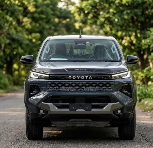 Toyota Hilux 2025 Gray