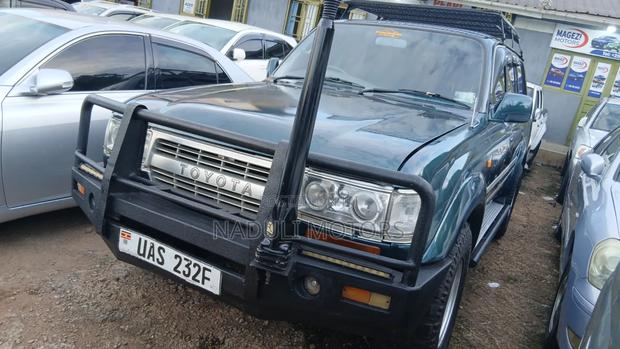 Toyota Land Cruiser 2001 Green