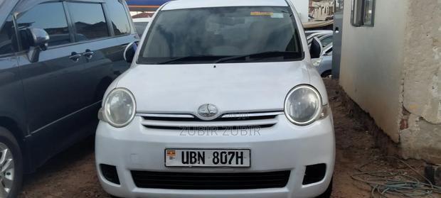 Toyota Sienta 2008 White