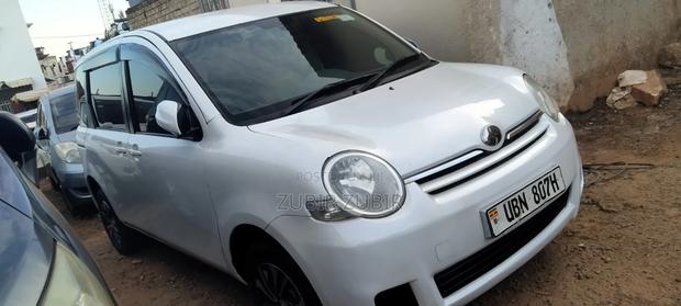 Toyota Sienta 2008 White