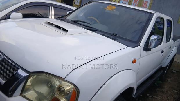 Nissan Hardbody 2005 White