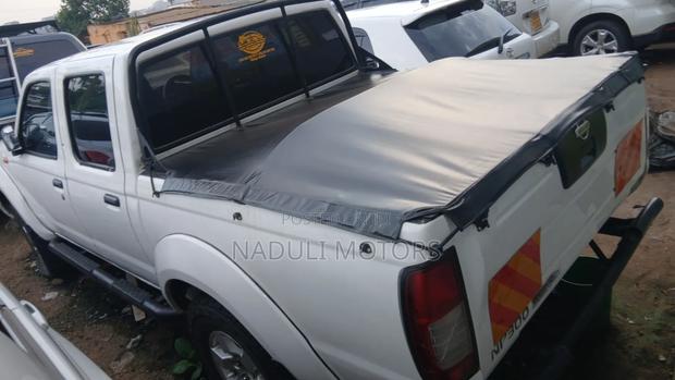Nissan Hardbody 2005 White
