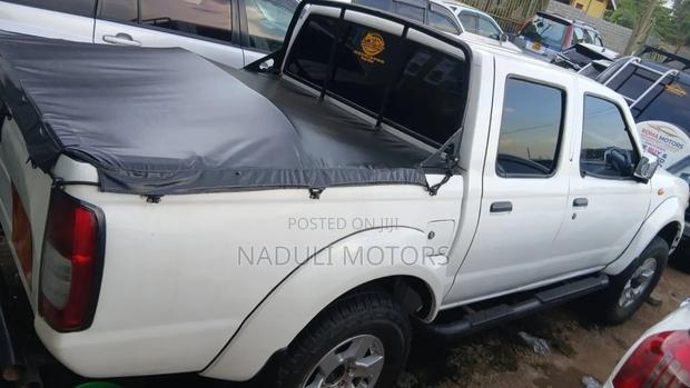 Nissan Hardbody 2005 White