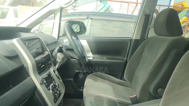 Toyota Noah 2012 Silver