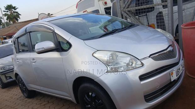 Toyota Ractis 2009 Silver
