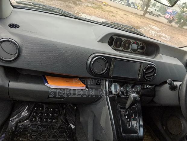 Toyota Corolla Rumion Hatchback 1.5 FWD 2010 Black