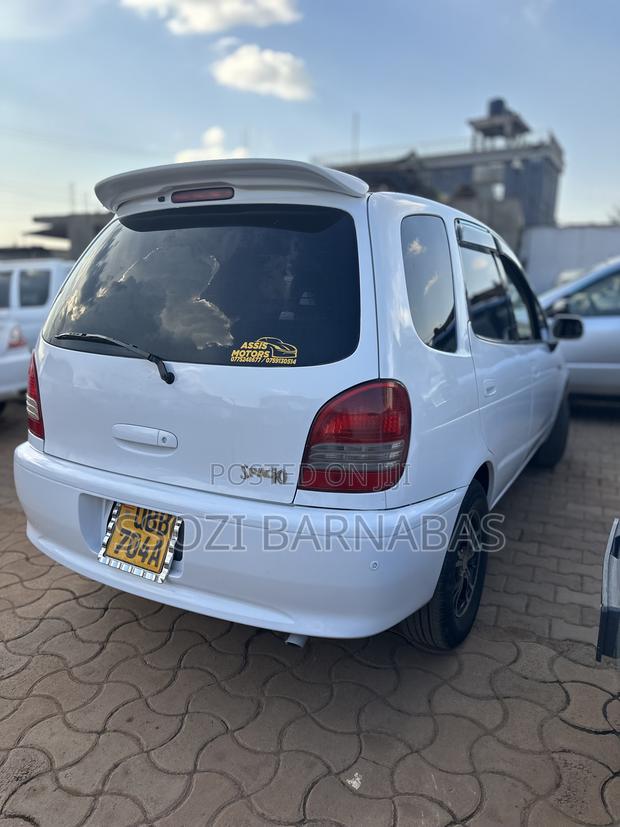 Toyota Corolla Spacio 2000 White