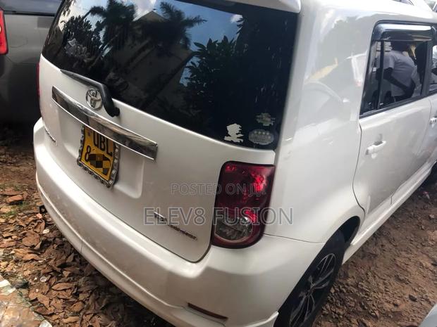 Toyota Corolla Rumion 2008 White