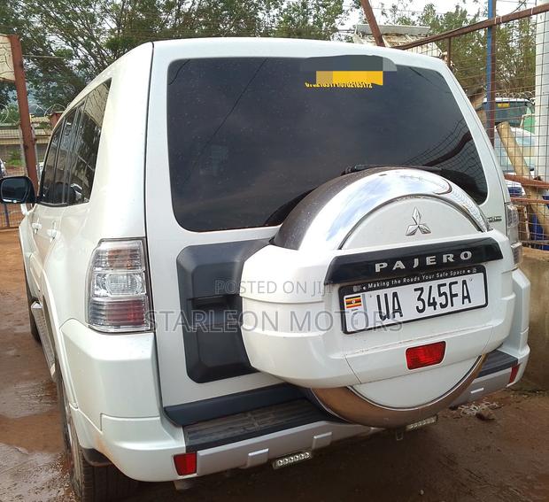 Mitsubishi Pajero 3.2 Di-Dc GLS 2011 White
