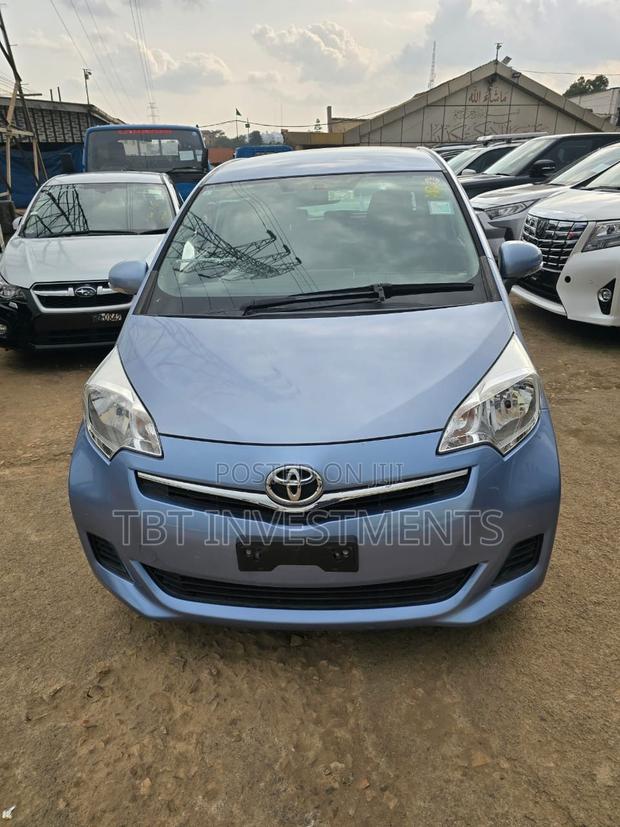 Toyota Ractis 2017 Blue