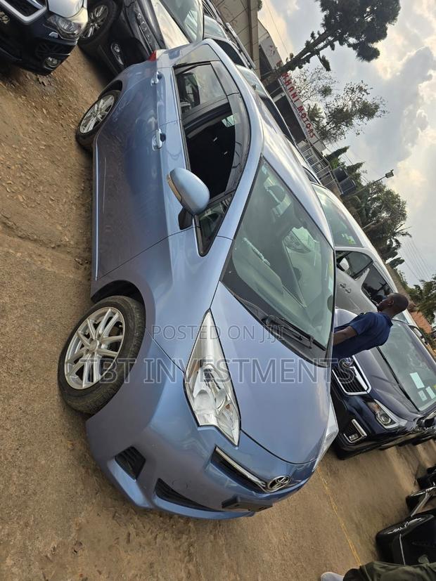 Toyota Ractis 2017 Blue