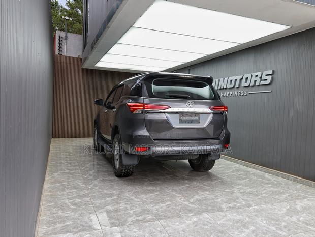 Toyota Fortuner 2017 Brown