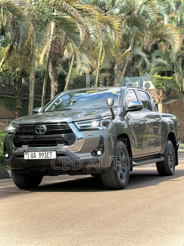 Toyota Hilux 2024 Green