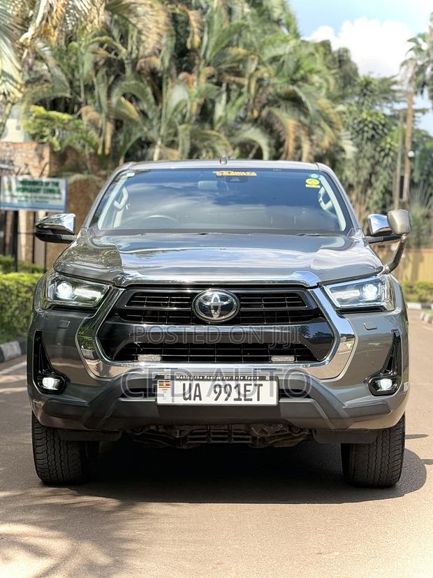 Toyota Hilux 2024 Green
