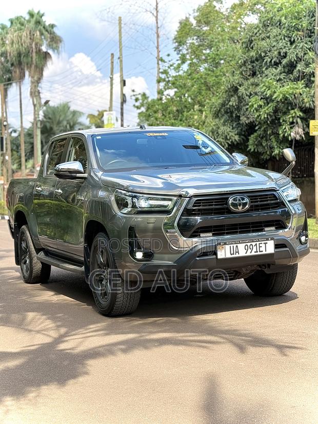 Toyota Hilux 2024 Green