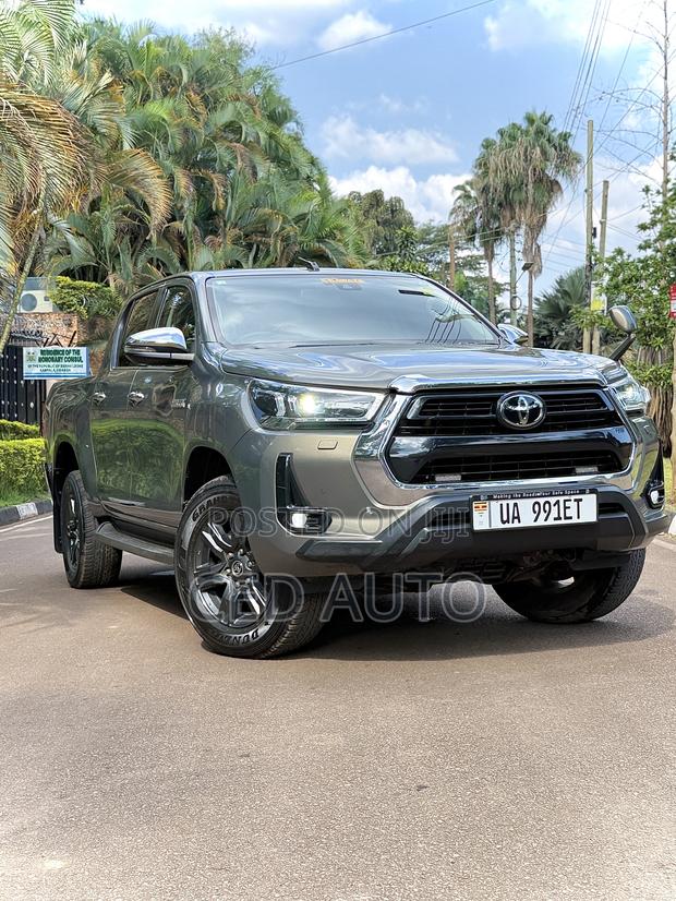 Toyota Hilux 2024 Green