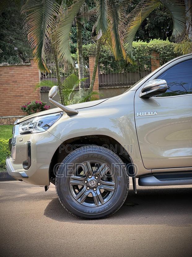 Toyota Hilux 2024 Green