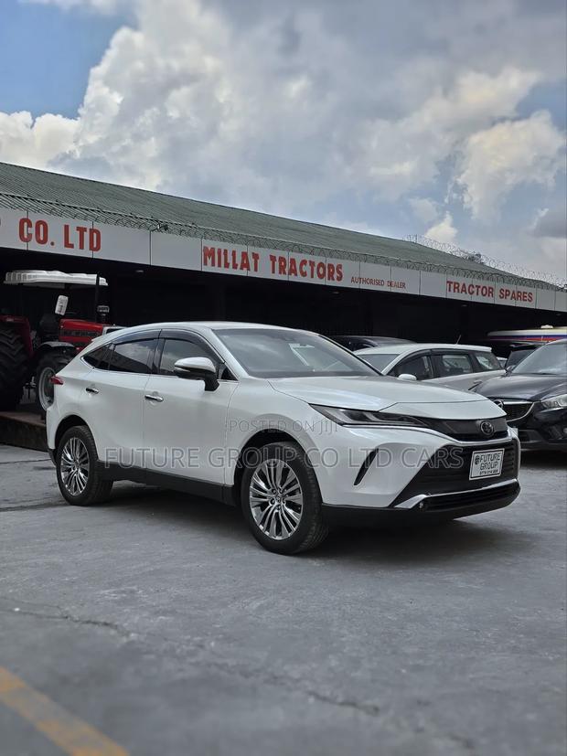 Toyota Harrier 2.0 2021 White