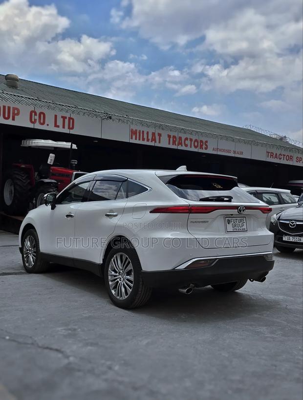 Toyota Harrier 2.0 2021 White