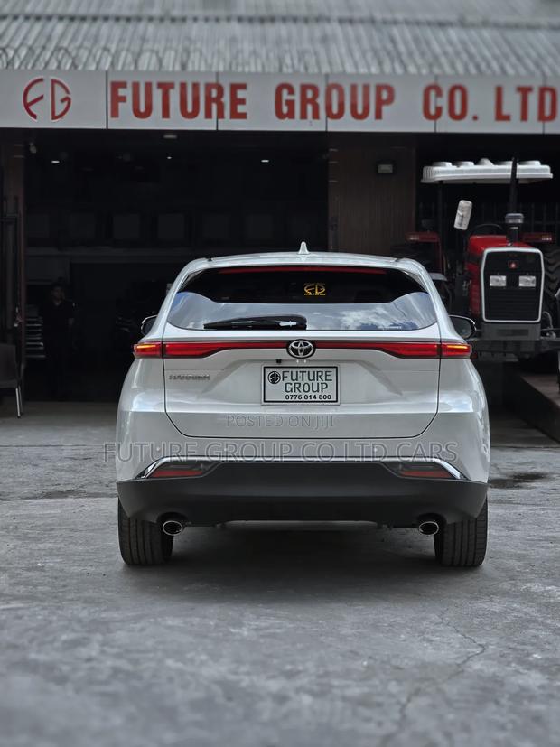 Toyota Harrier 2.0 2021 White