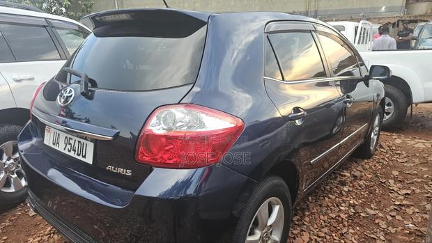 Toyota Auris 2011 Blue