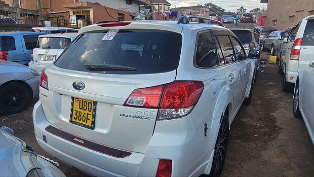 Subaru Outback 2012 White