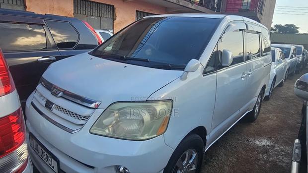 Toyota Noah 2006 White