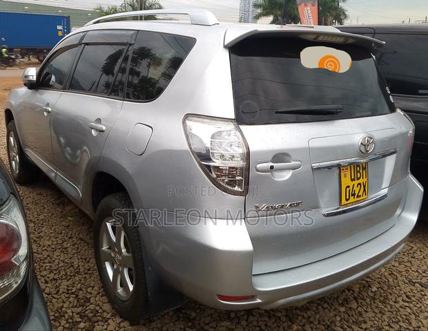 Toyota Vanguard 2009 Silver