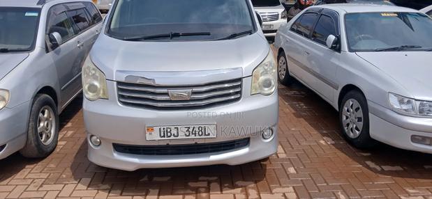 Toyota Noah 2010 Silver