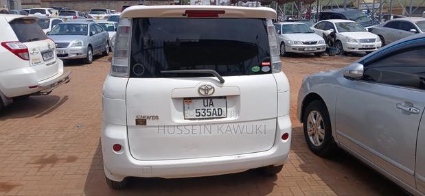 Toyota Sienta 2012 White